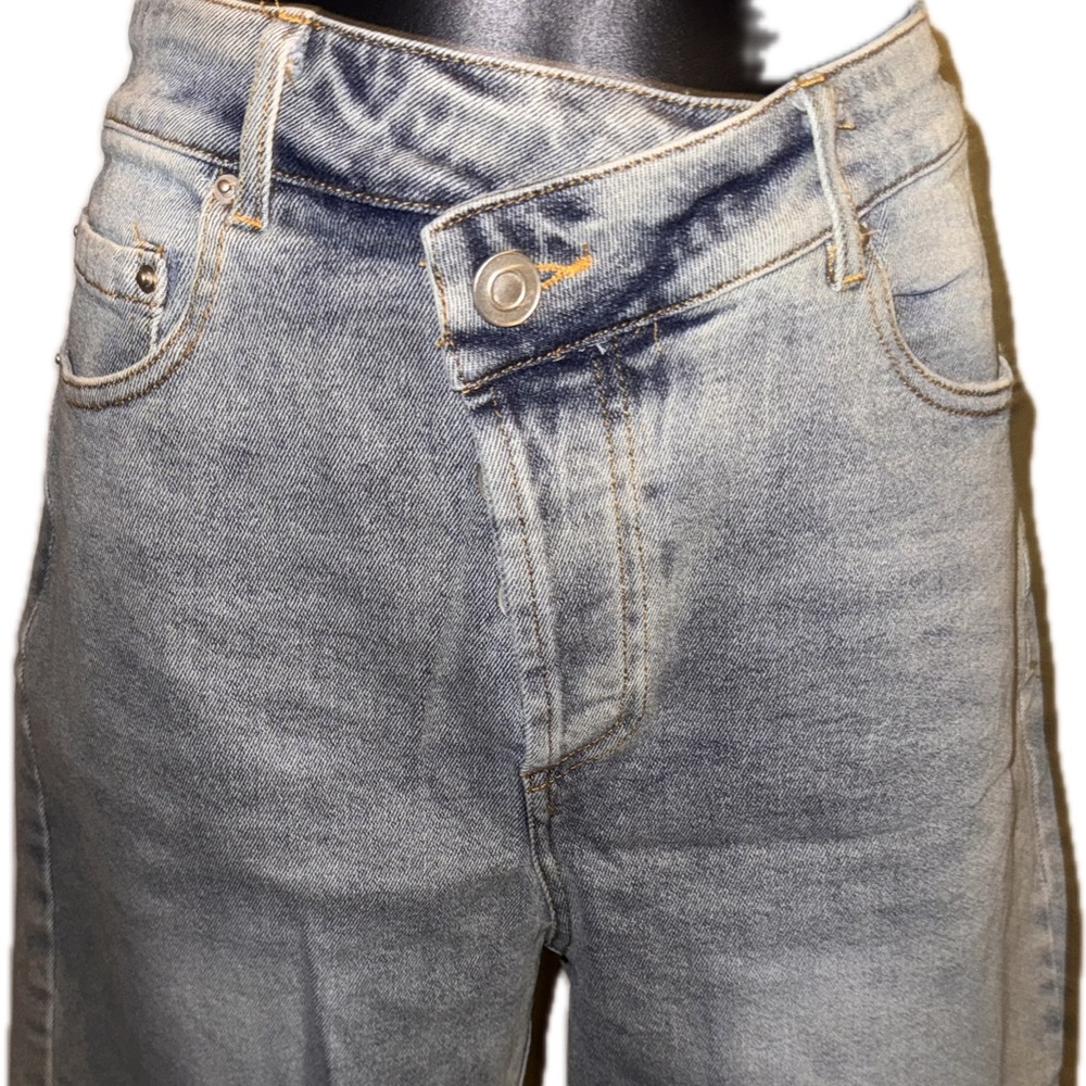Women’s blue jeans asymmetrical shorts with fringe brand new.